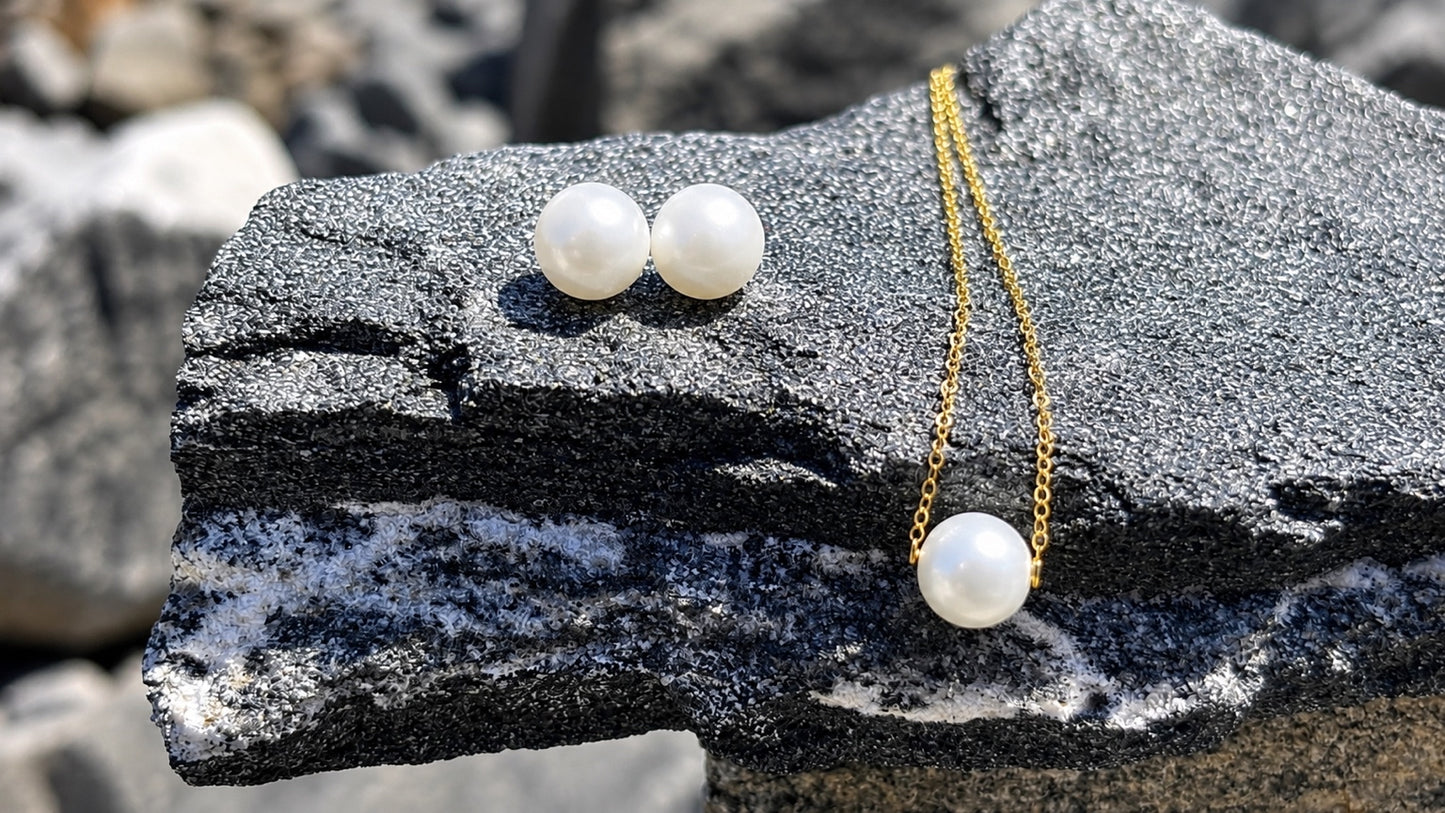18K Solid Gold Freshwater Pearl Jewellery Set – Floating Pearl Necklace & Stud Earrings
