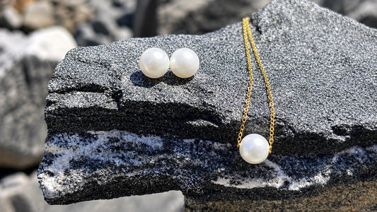 18K Solid Gold Freshwater Pearl Jewellery Set – Floating Pearl Necklace & Stud Earrings