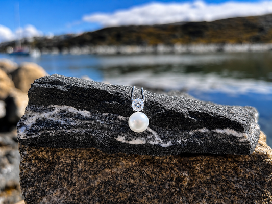 Freshwater Pearl Zircon Pendant, 925 Sterling Silver Chain, Dainty Minimalist Jewelry, Bridal Bridesmaid Accessory