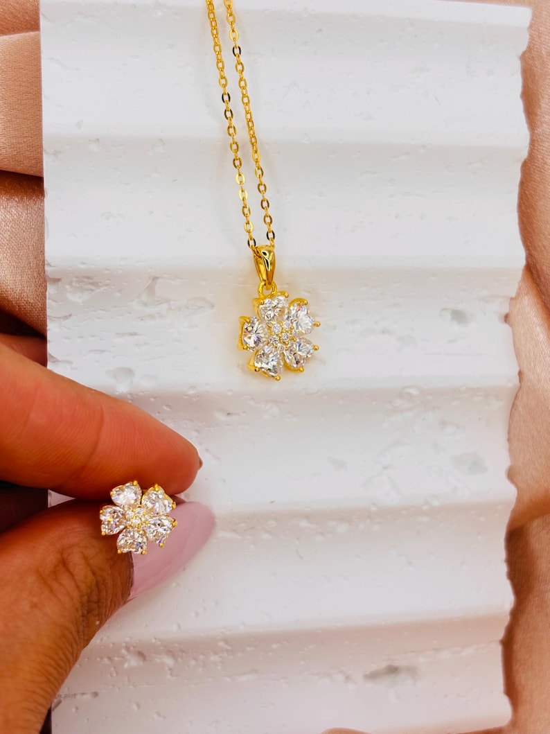 18K Gold-Plated Moissanite Flower Necklace | 925 Sterling Silver Pendant