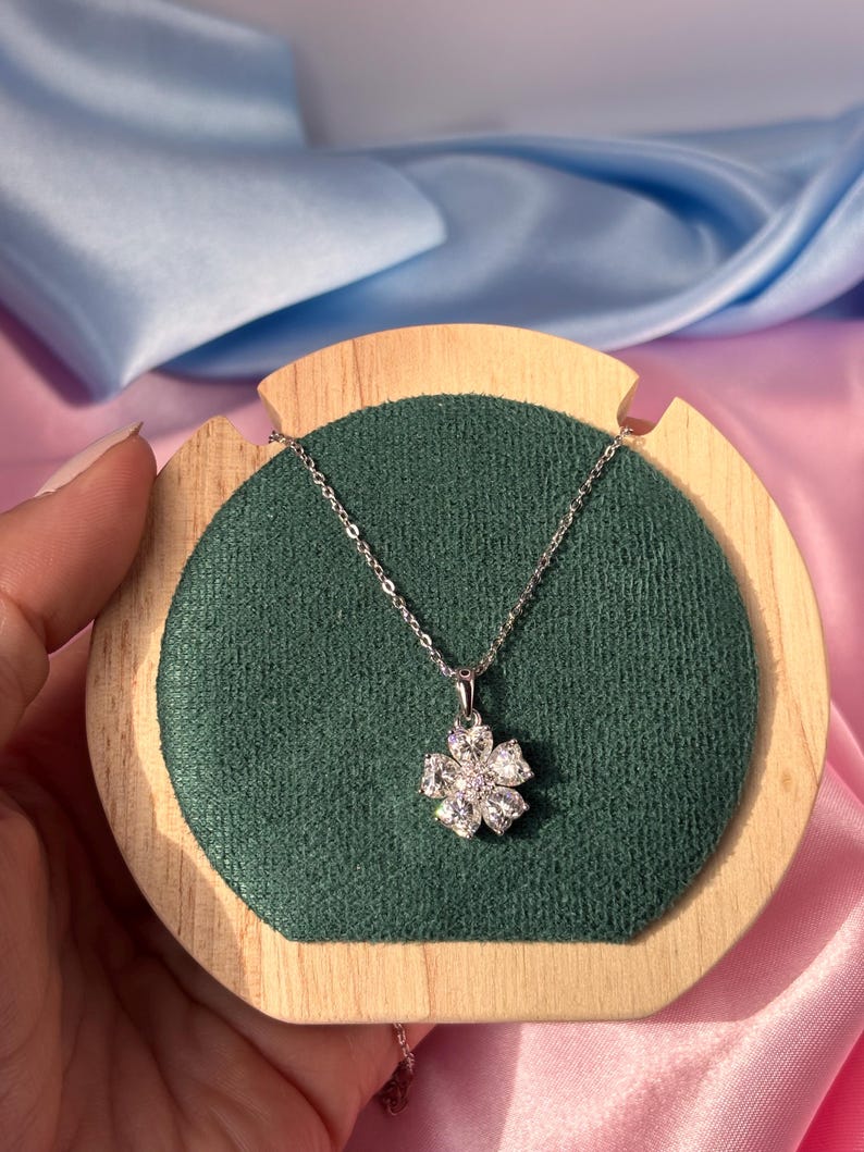 2CT Moissanite Flower Necklace, 925 Sterling Silver Floral Pendant, Sparkly Dainty Jewellery, Gift for Her