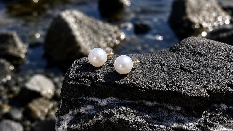 18K Solid Gold Freshwater Pearl Stud Earrings 9mm Hallmarked Fine Jewellery