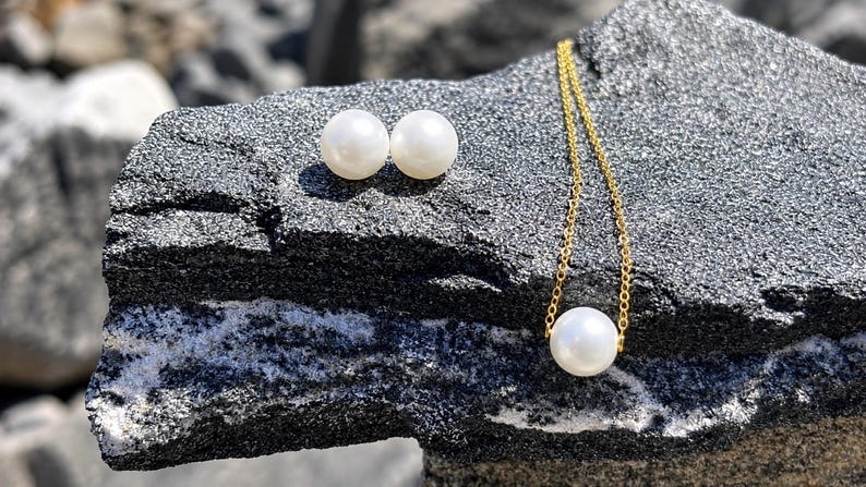 18K Solid Gold Freshwater Pearl Jewellery Set – 8mm Necklace & 9mm Stud Earrings