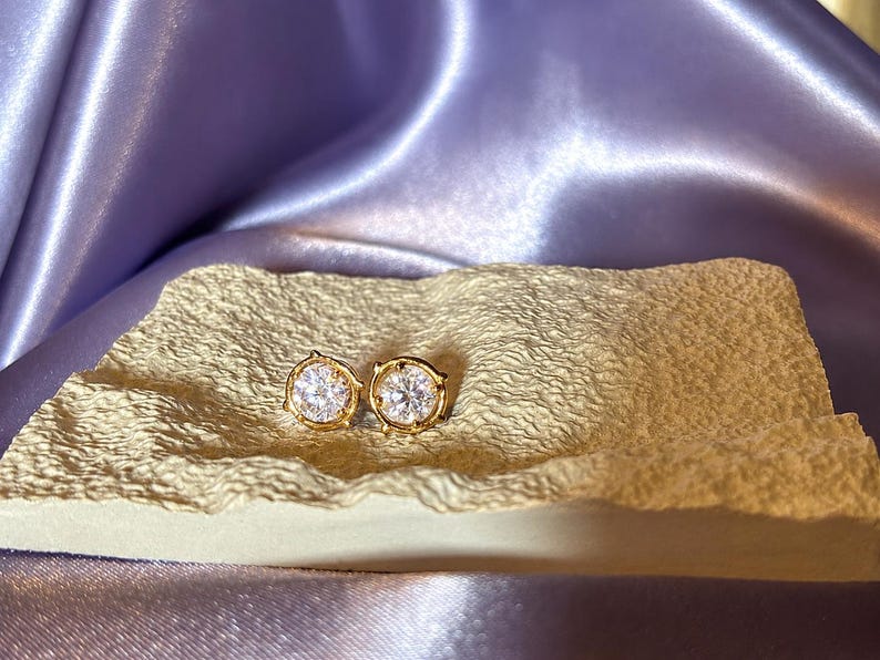 Round Moissanite Stud Earrings | 18K Gold-Plated 925 Sterling Silver