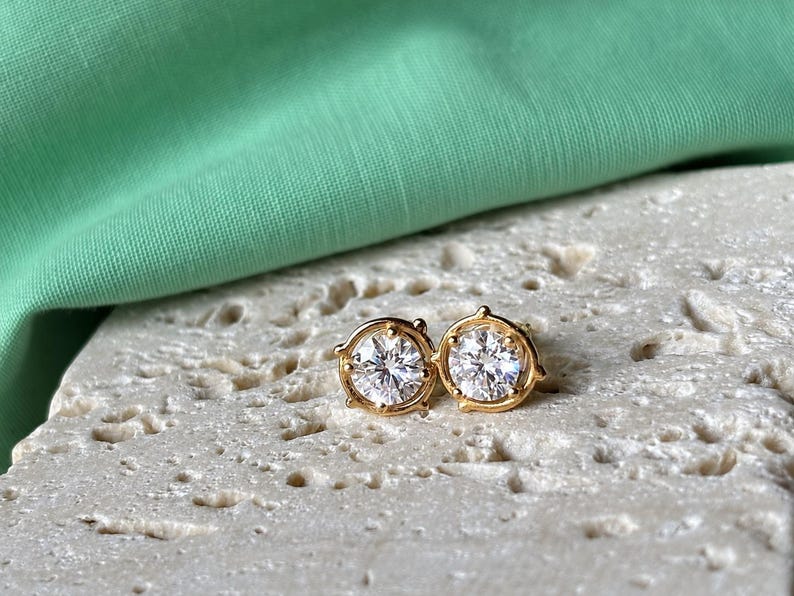 Round Moissanite Stud Earrings | 18K Gold-Plated 925 Sterling Silver