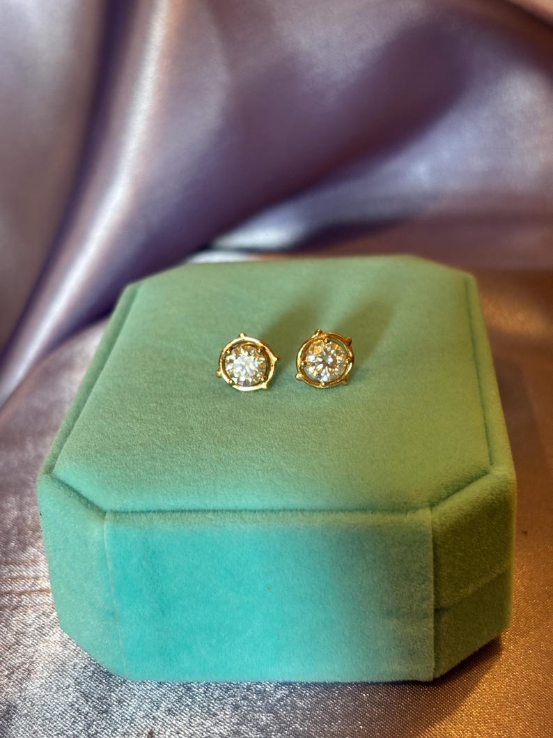 Round Moissanite Stud Earrings | 18K Gold-Plated 925 Sterling Silver