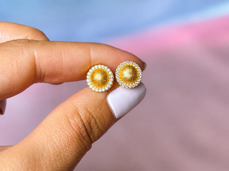 Vintage Sunburst Moissanite Stud Earrings | 18K Gold-Plated 925 Sterling Silver