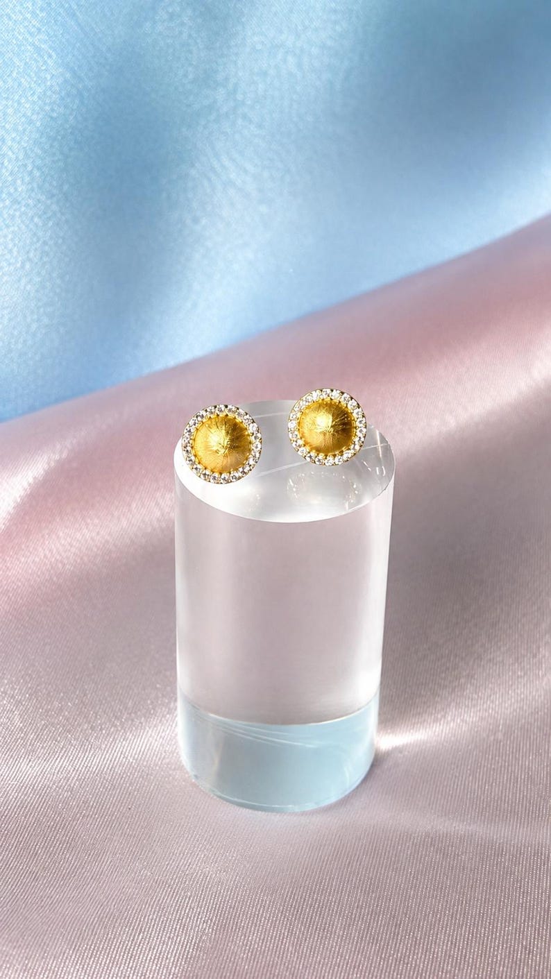 Vintage Sunburst Moissanite Stud Earrings | 18K Gold-Plated 925 Sterling Silver
