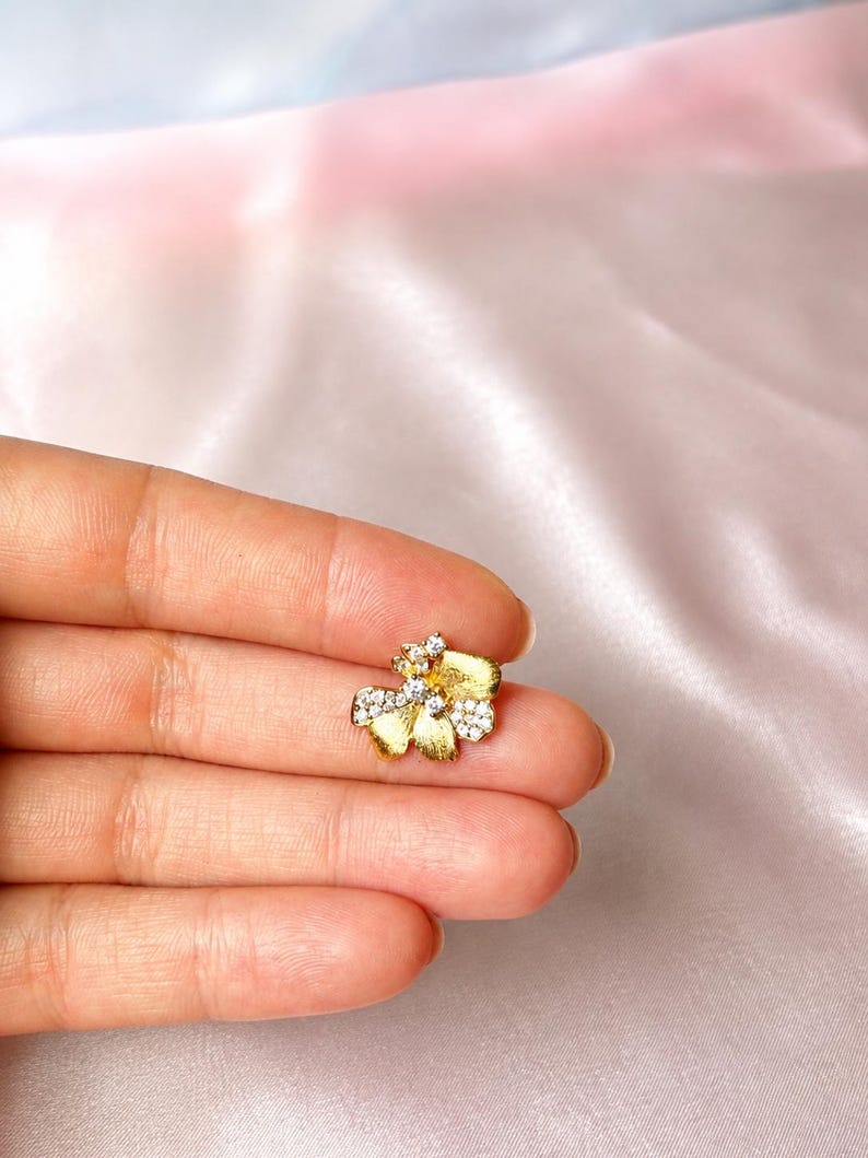 Vintage Floral Moissanite Stud Earrings | 18K Gold-Plated 925 Sterling Silver