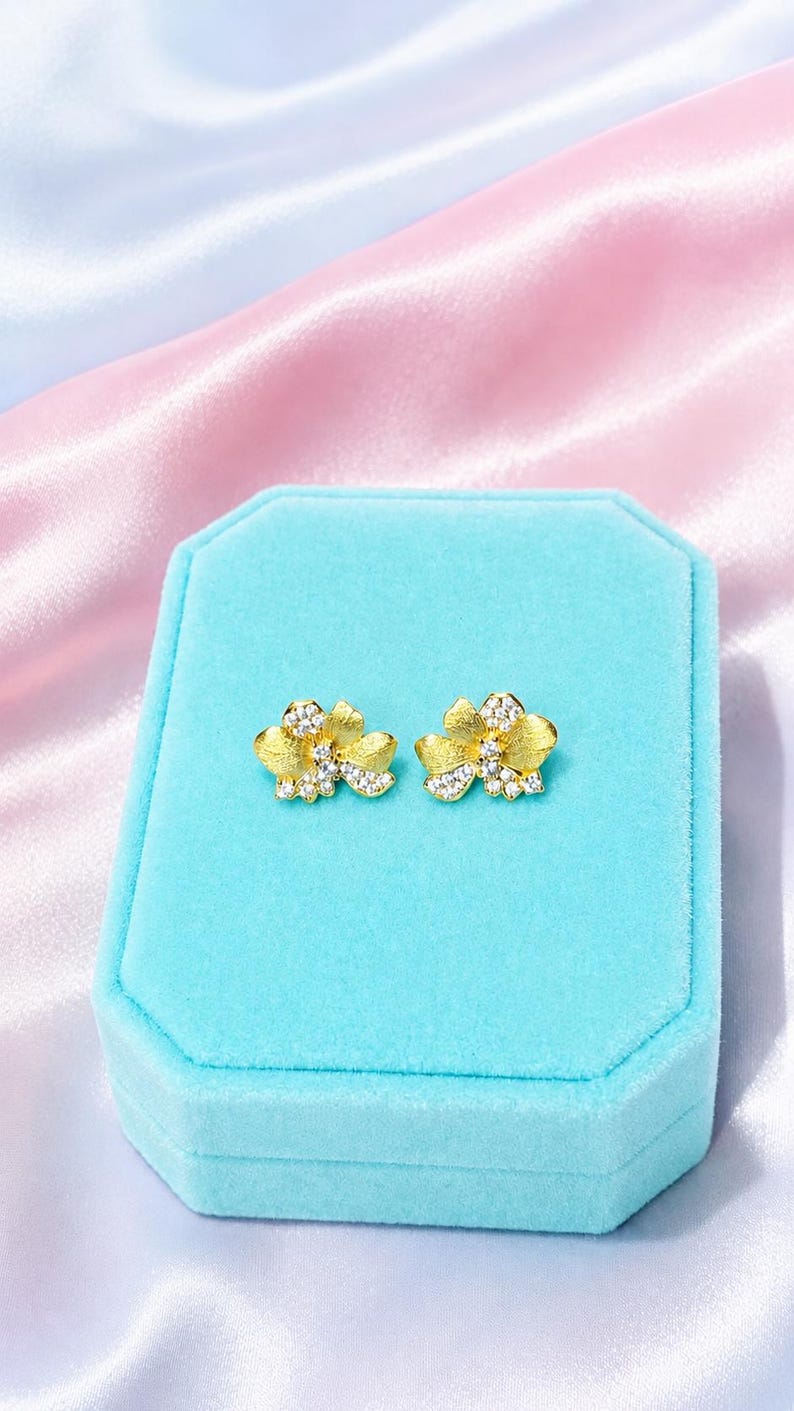 Vintage Floral Moissanite Stud Earrings | 18K Gold-Plated 925 Sterling Silver