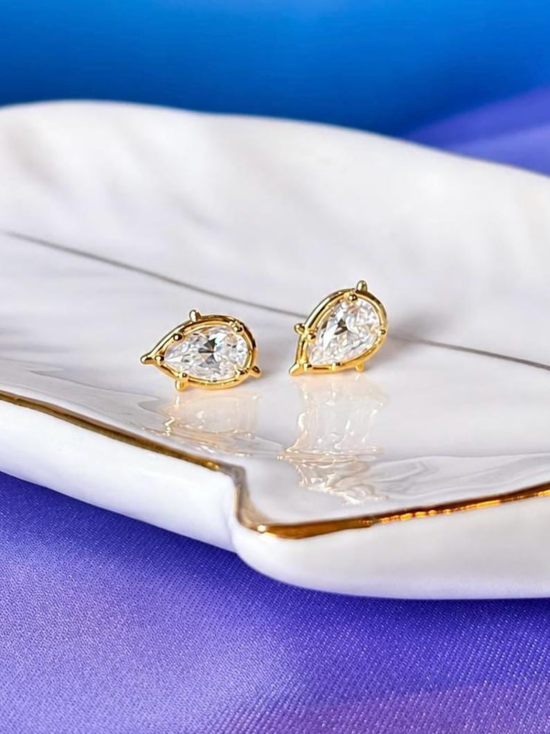 Pear Cut Moissanite Stud Earrings | 18K Gold-Plated 925 Sterling Silver