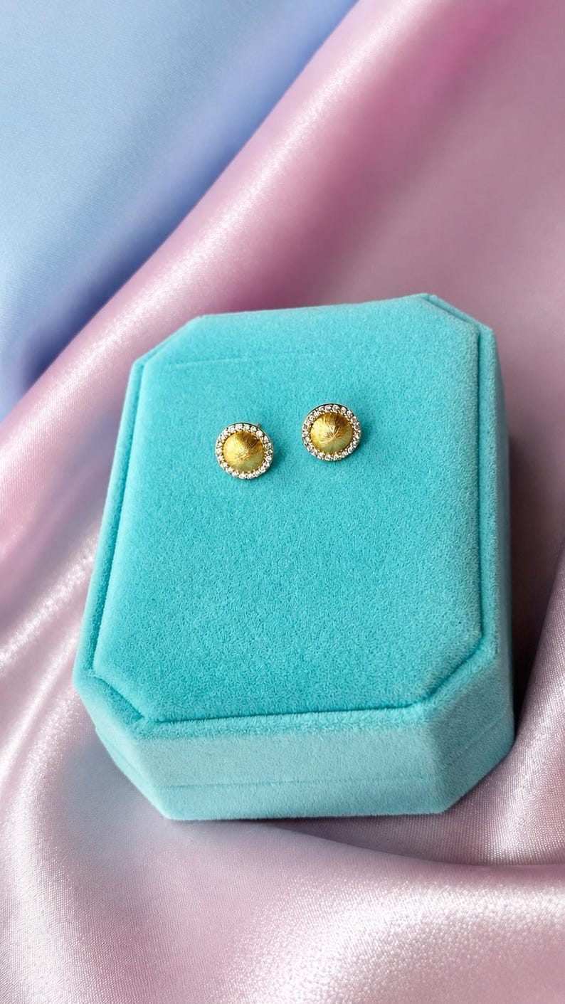 Vintage Sunburst Moissanite Stud Earrings | 18K Gold-Plated 925 Sterling Silver