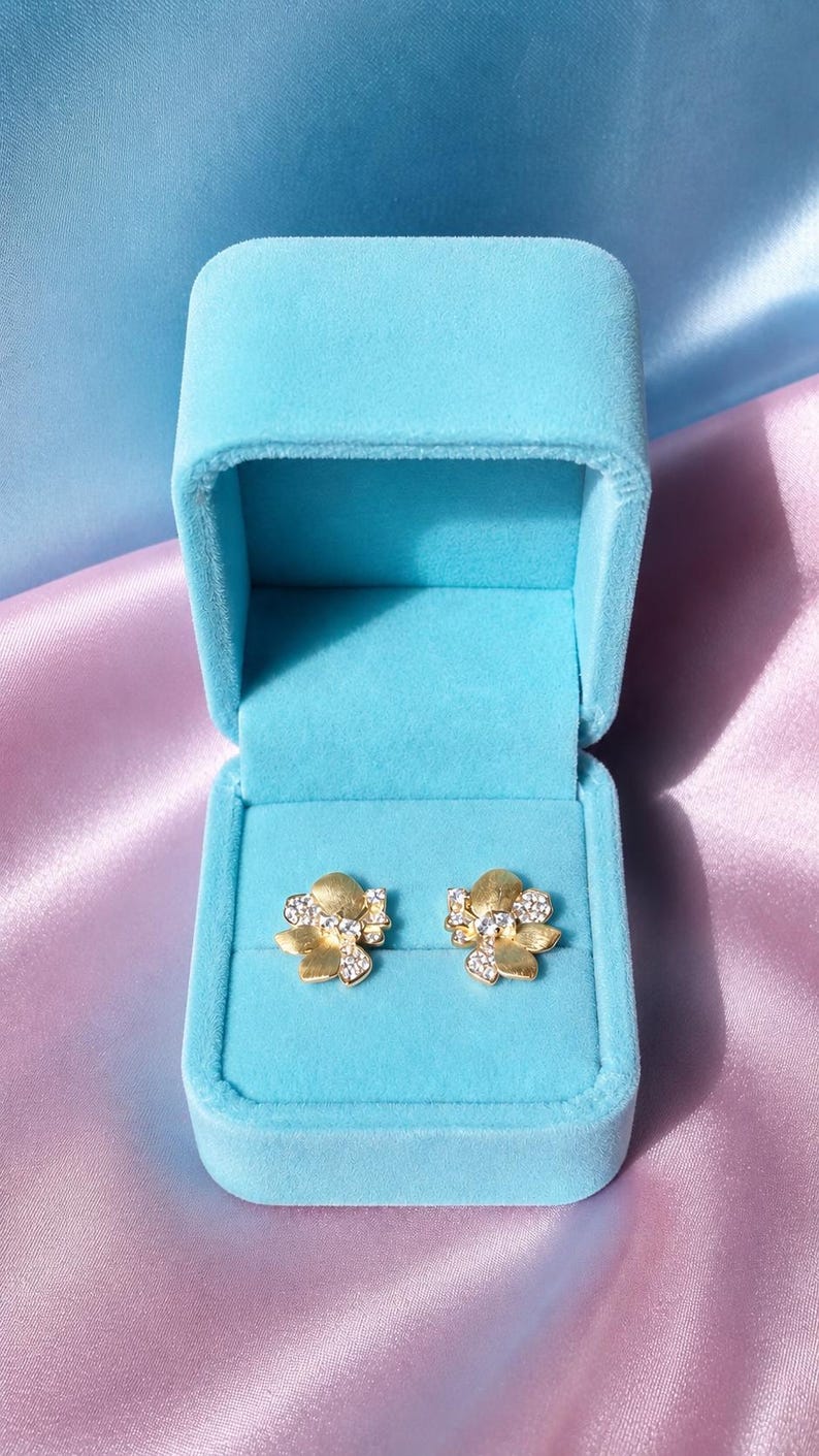 Vintage Floral Moissanite Stud Earrings | 18K Gold-Plated 925 Sterling Silver