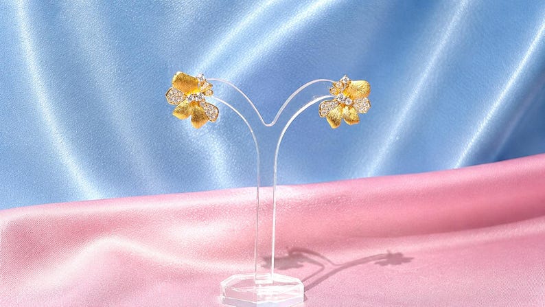 Vintage Floral Moissanite Stud Earrings | 18K Gold-Plated 925 Sterling Silver