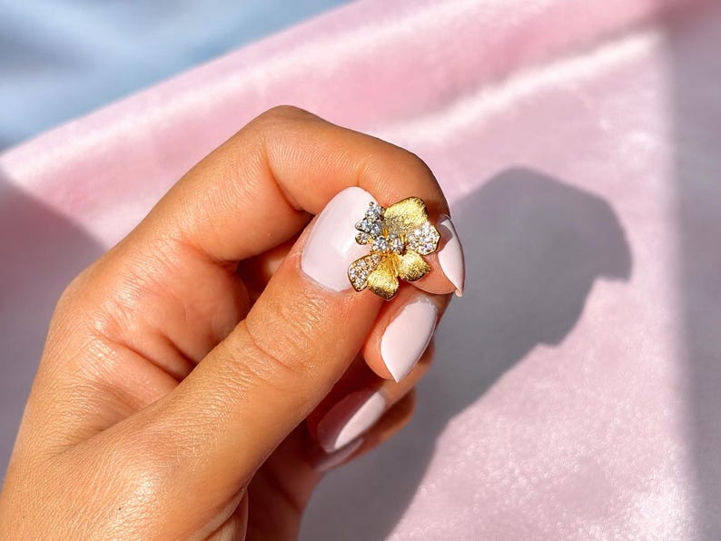 Vintage Floral Moissanite Stud Earrings | 18K Gold-Plated 925 Sterling Silver