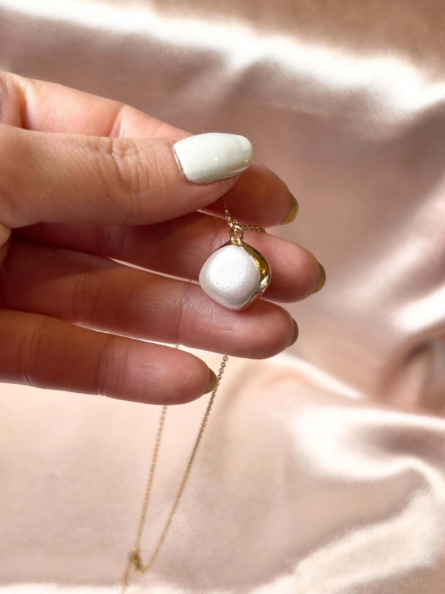 Gold Plated Freshwater Pearl Necklace, Baroque Pearl Pendant, Minimalist Adjustable Chain, Dainty Everyday Jewelry