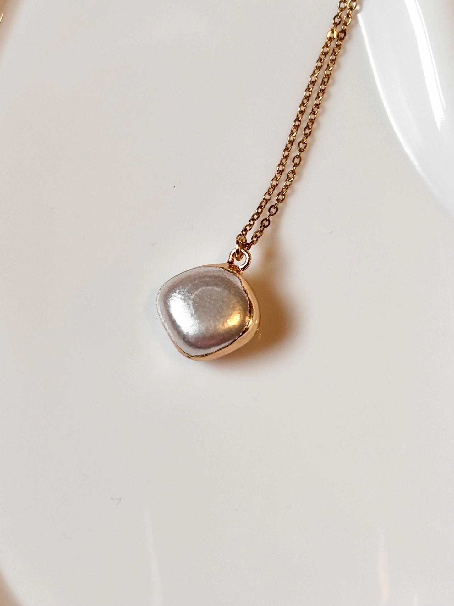 Gold Plated Freshwater Pearl Necklace, Baroque Pearl Pendant, Minimalist Adjustable Chain, Dainty Everyday Jewelry