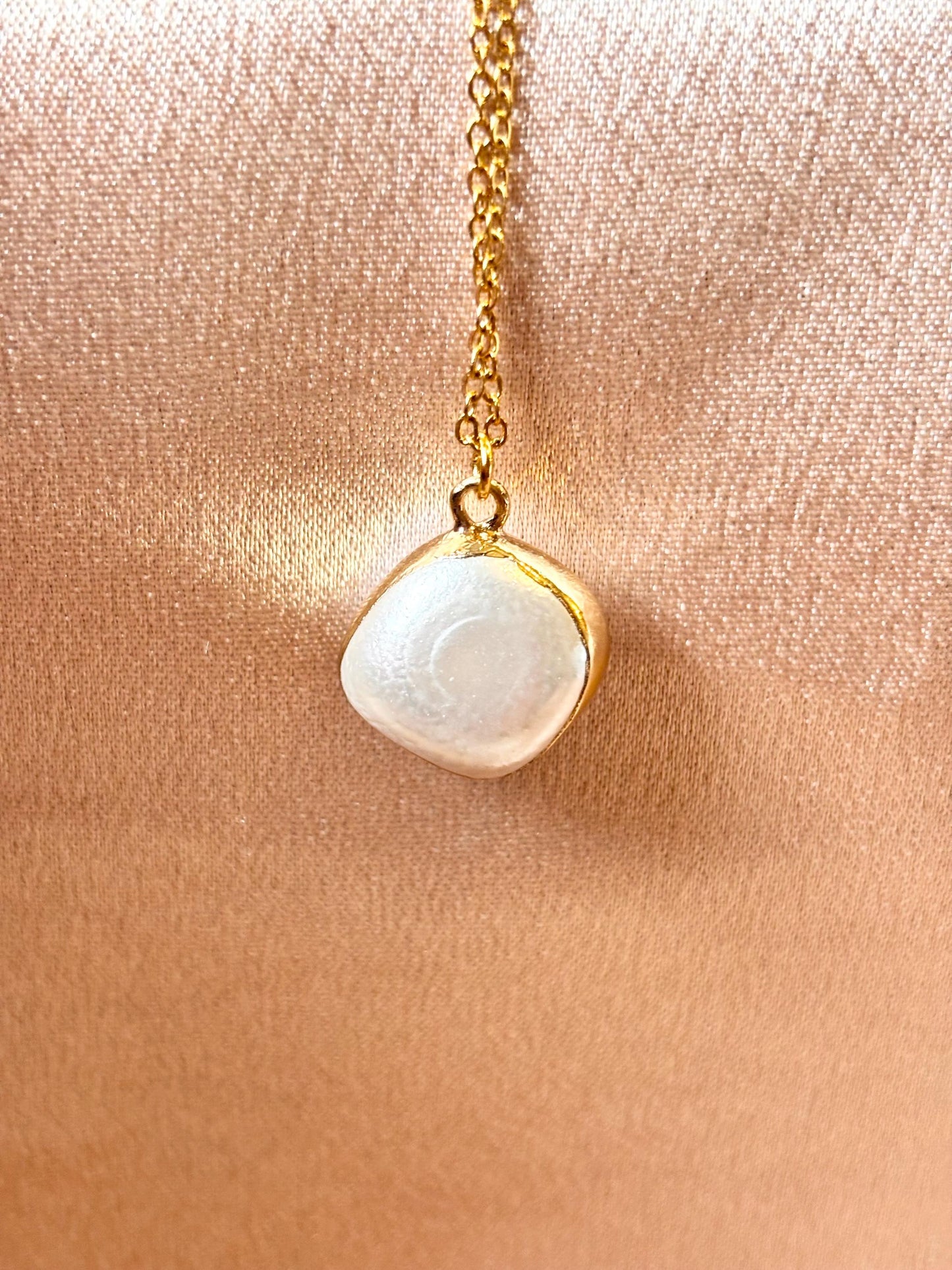 Gold Plated Freshwater Pearl Necklace, Baroque Pearl Pendant, Minimalist Adjustable Chain, Dainty Everyday Jewelry