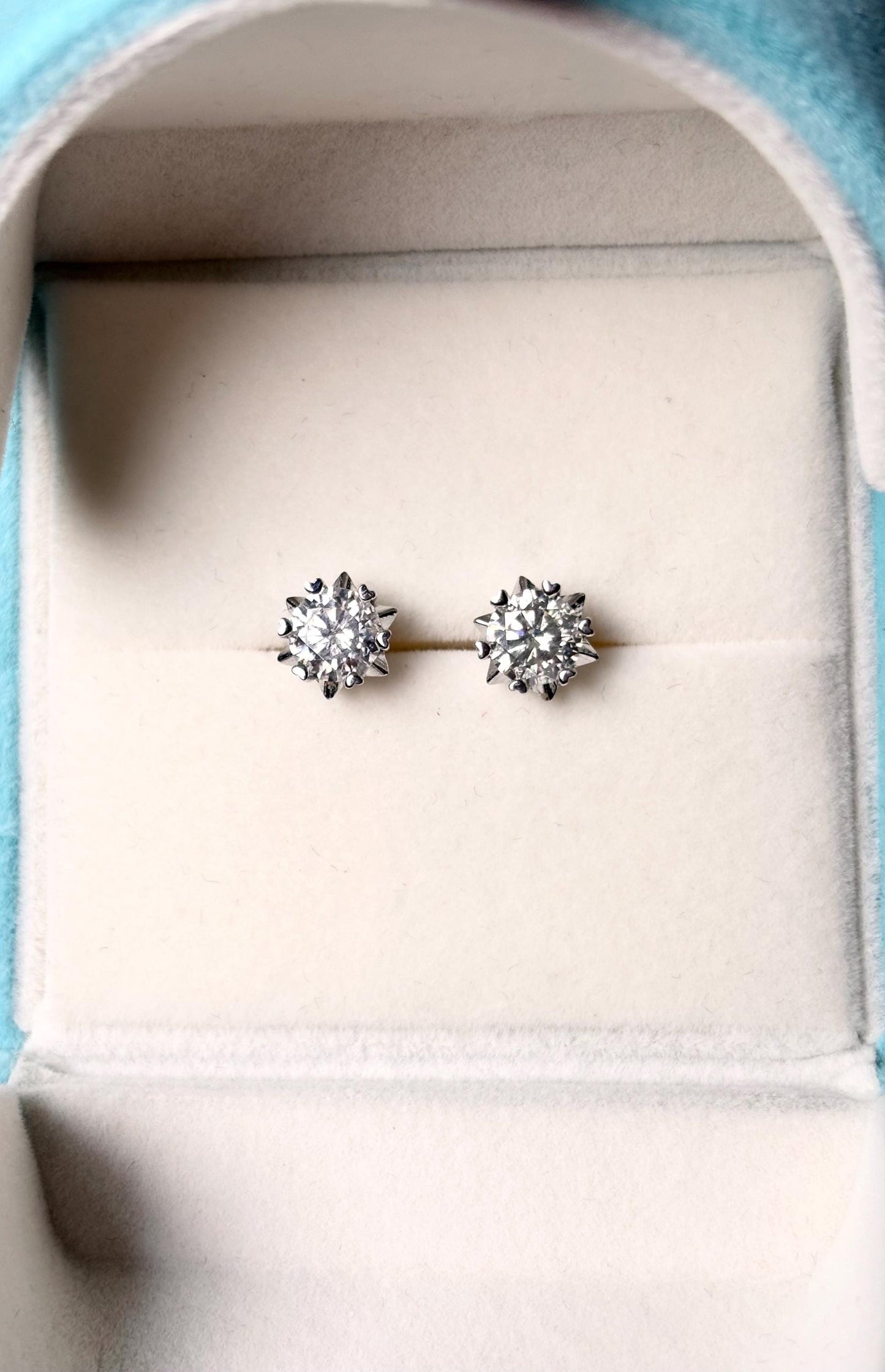 Moissanite Stud Earrings 2 Carat, 925 Sterling Silver Brilliant Sparkly Studs, Classic Everyday Earrings