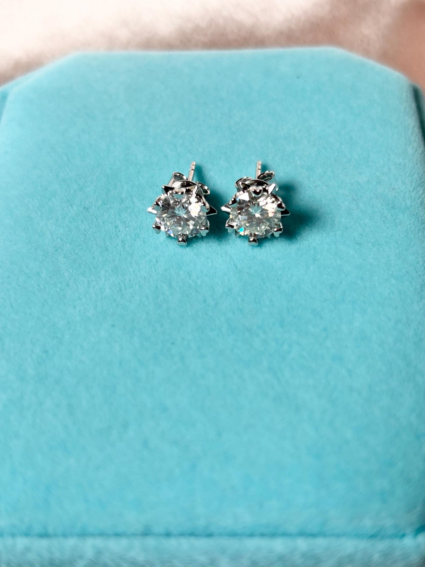 Moissanite Stud Earrings 2 Carat, 925 Sterling Silver Brilliant Sparkly Studs, Classic Everyday Earrings