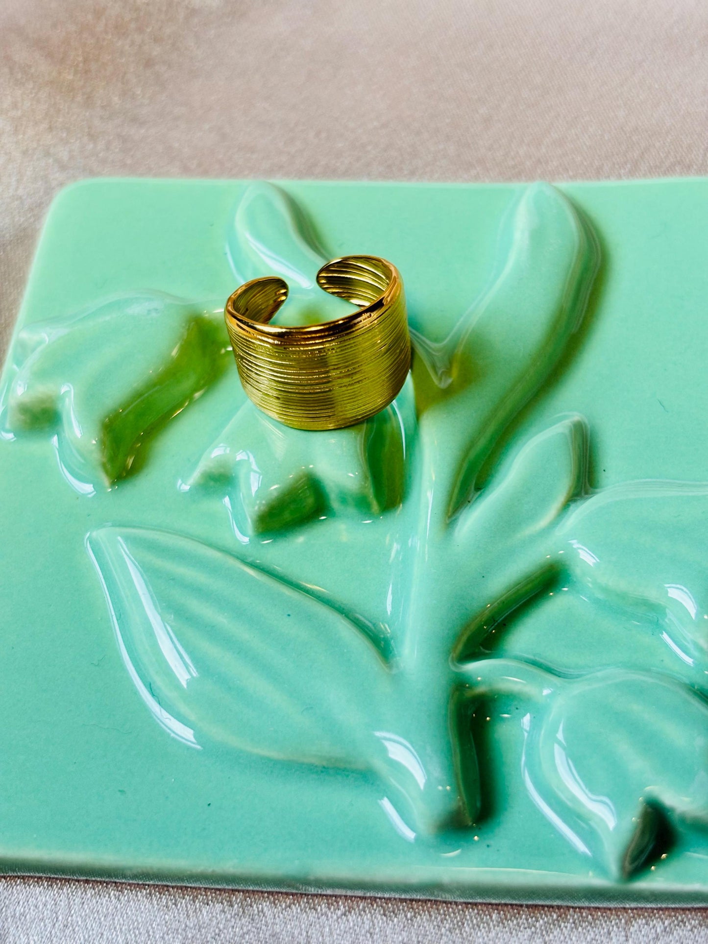 Gold Ribbed Statement Ring – Adjustable Wide Band, Modern Minimalist Jewelry