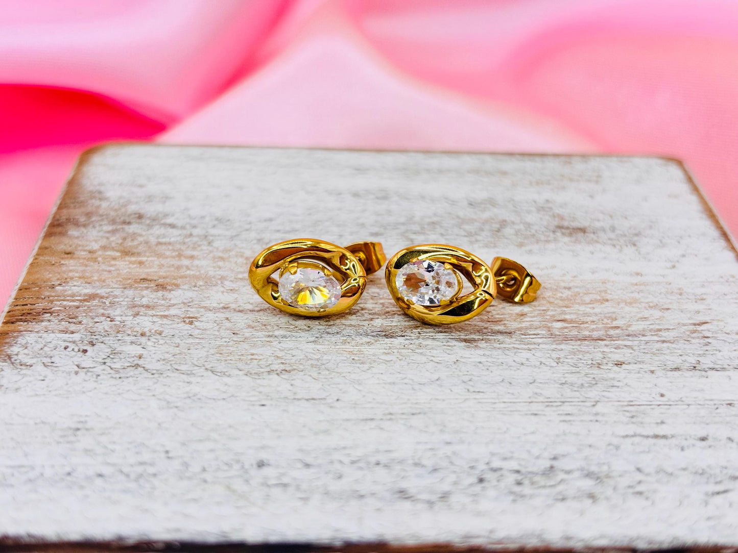 Gold Oval Crystal Stud Earrings – Minimalist Open Frame CZ Studs, Modern Everyday Jewelry