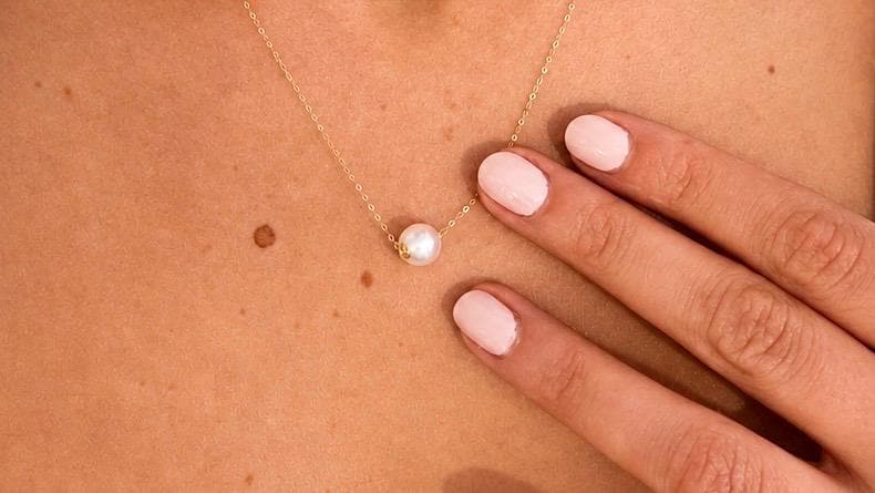 18K Solid Gold Freshwater Pearl Jewellery Set – Floating Pearl Necklace & Stud Earrings