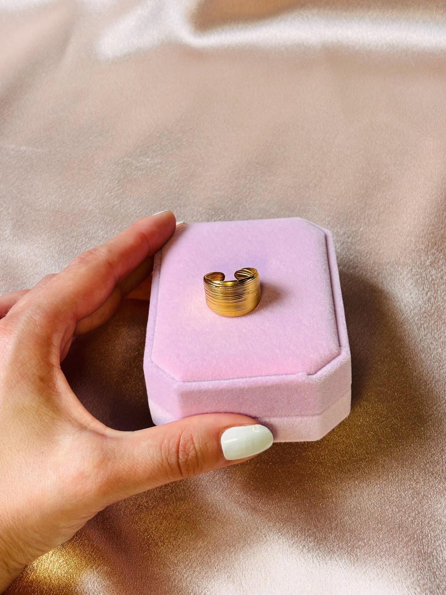 Gold Ribbed Statement Ring – Adjustable Wide Band, Modern Minimalist Jewelry