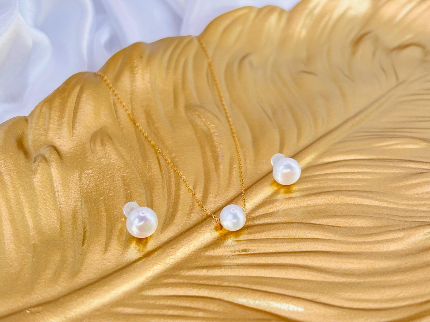 18K Solid Gold Freshwater Pearl Jewellery Set – Floating Pearl Necklace & Stud Earrings
